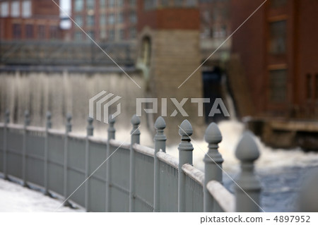 Grey iron fencing 4897952