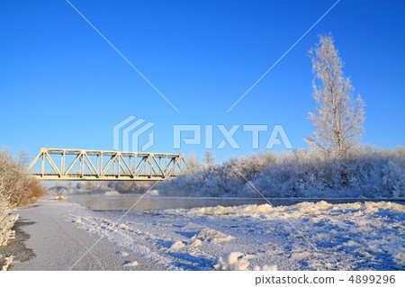 railway bridge on freeze river railway bridge on freeze river 4899296