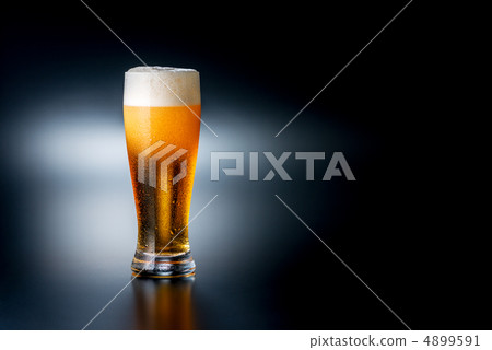 [A3兼容]充滿氣泡的玻璃啤酒（黑色背景） 4899591