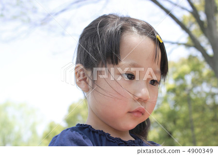 3 year old girl 4900349