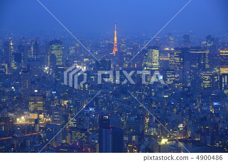 與東京鐵塔的暮色夜視圖 與東京鐵塔的暮色夜視圖 4900486