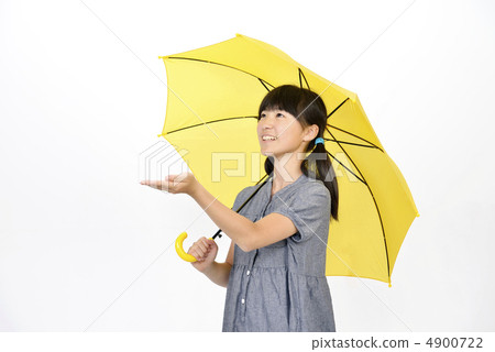 小學女生彈出雨傘 小學女生彈出雨傘 4900722