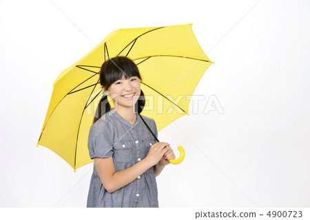 小學女生彈出雨傘 小學女生彈出雨傘 4900723