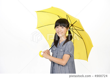 小學女生彈出雨傘 小學女生彈出雨傘 4900724