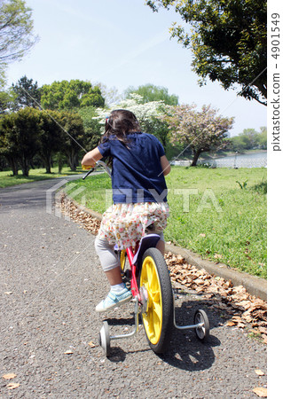 Bicycle practice Bicycle practice 4901549