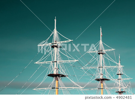 ship masts in ice 4902481