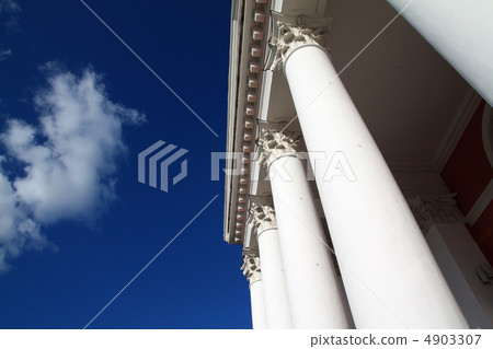 white pillars white pillars 4903307