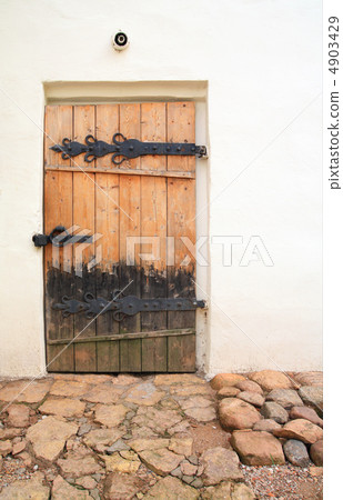 aging door aging door 4903429