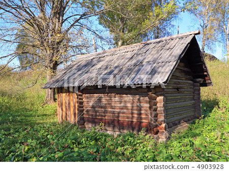 old rural house amongst tree old rural house amongst tree 4903928