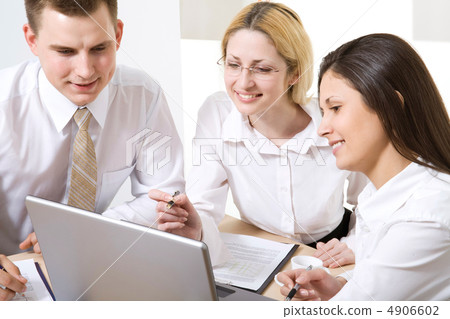 Young modern businesspeople Young modern businesspeople 4906602