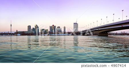 Skyline Danube City Vienna 4907414