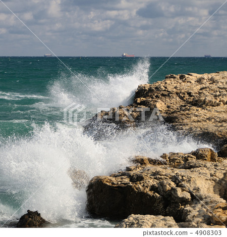 Splash of waves about coastal stones Splash of waves about coastal stones 4908303