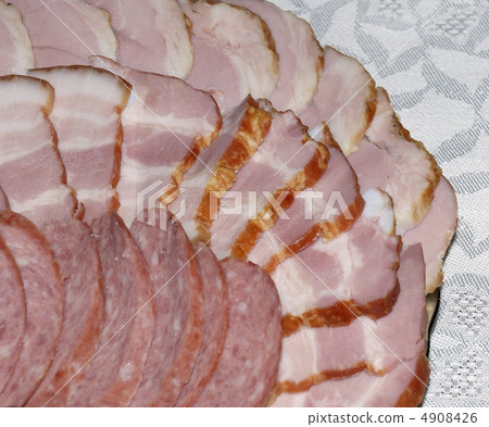 Cutting of three grades of meat 4908426
