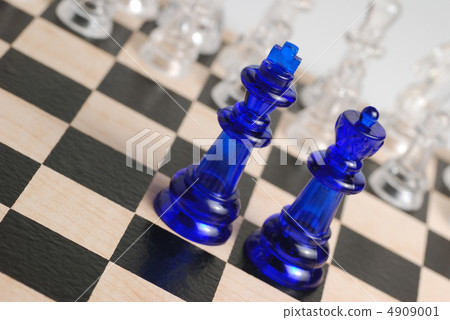 Chess king and queen 4909001