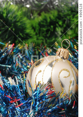 Christmas background with fur-tree Christmas background with fur-tree 4909128