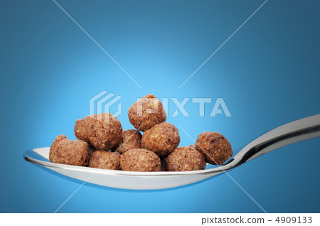 Chocolate cornflakes. A dry breakfast in a spoon. Chocolate cornflakes. A dry breakfast in a spoon. 4909133