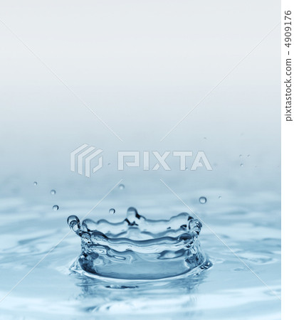 Splash water 4909176