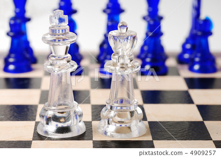 Chess king and queen 4909257