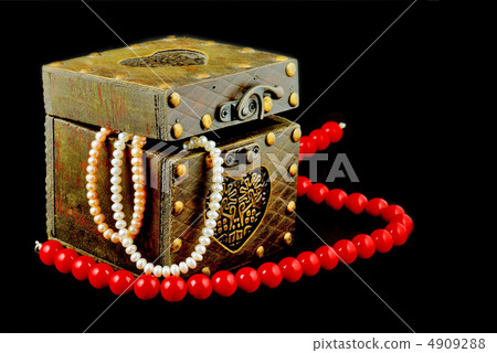 Casket with jewelry Casket with jewelry 4909288