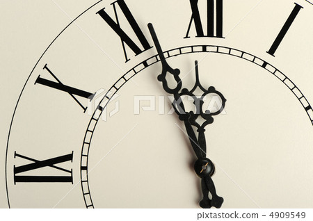 Old hours with figured arrows 4909549