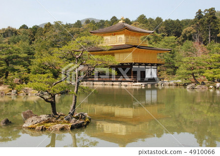 通過Kagaku-ike(京都市北區)看到的金閣寺的“Shurudo-dono” 通過Kagaku-ike(京都市北區)看到的金閣寺的“Shurudo-dono” 4910066