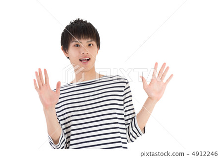 Men in their twenties in a border cut 4912246