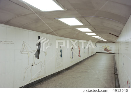 在倫敦的地下通道 4912940