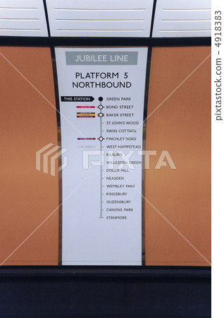 London Subway Jubilee Line 4918383