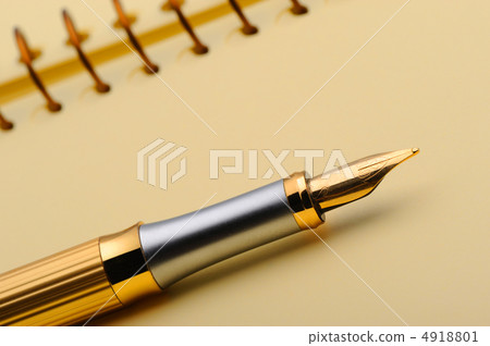 Fountain pen on a yellow notebook Fountain pen on a yellow notebook 4918801