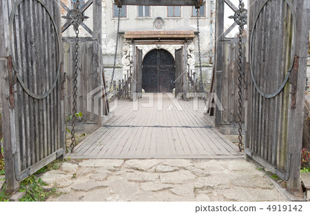 Input and suspension bridge in old castle 4919142