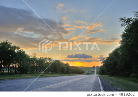 Road and sunset 4919202