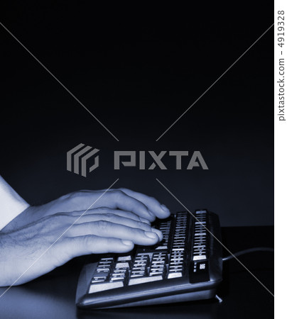 Hands above the keyboard 4919328