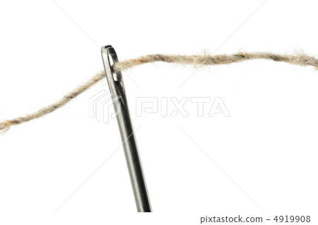 Needle and thread closeup 4919908