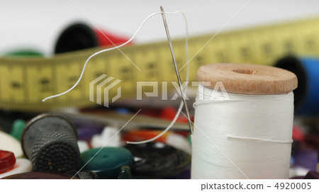 Needle and a thread 4920005