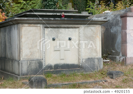 Old crypt Old crypt 4920155