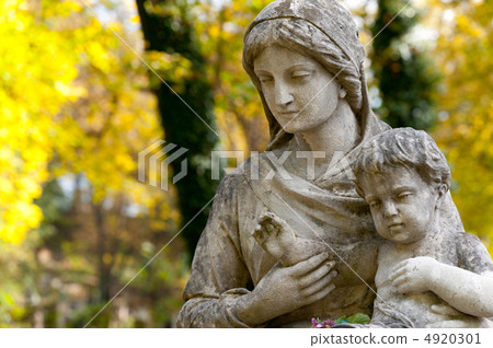 Monument of the woman with the child on a cemetery 4920301