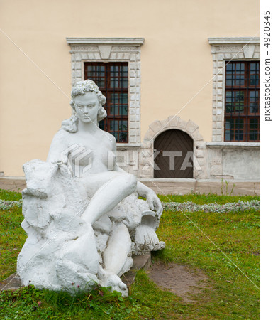 Statue in a court yard old castle Statue in a court yard old castle 4920345