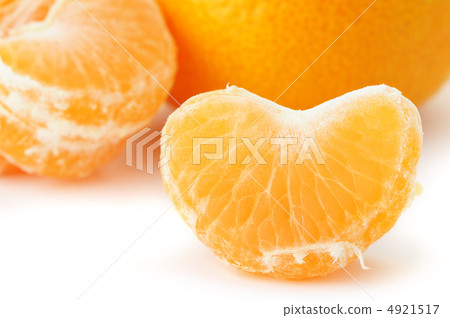 Segments and the whole tangerine 4921517