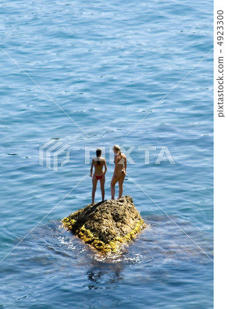 Two girls and ocean Two girls and ocean 4923300