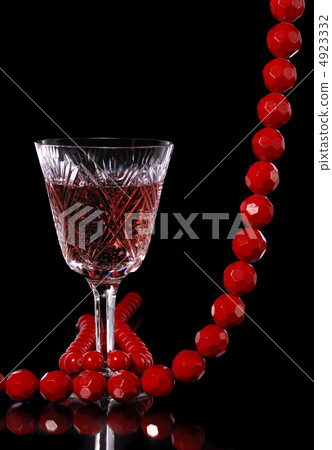 Wine black background 4923332