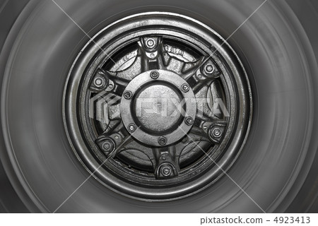 Wheel of a lorry Wheel of a lorry 4923413
