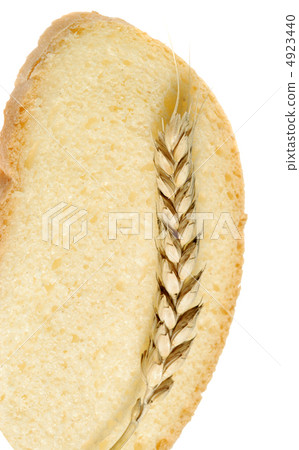 Wheat and cut bread 4923440