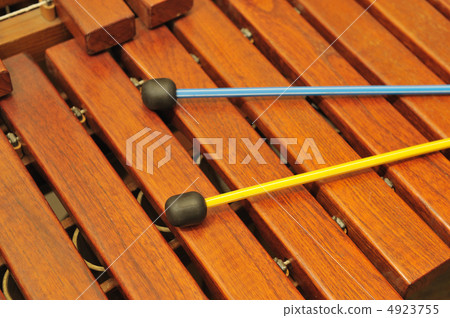 Wood xylophone and mallets Wood xylophone and mallets 4923755