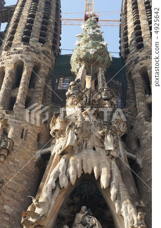 Sagrada Familia's birth façade Sagrada Familia's birth façade 4925642
