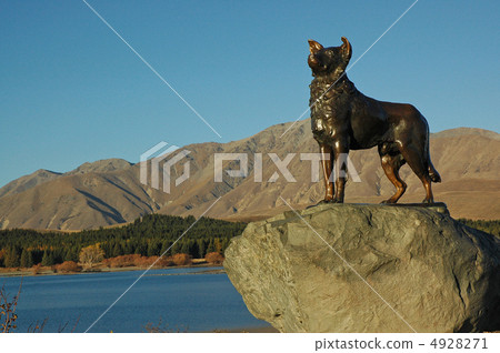 Boundary dog statue Boundary dog statue 4928271