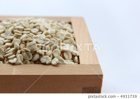 Rolled barley Rolled barley 4931739