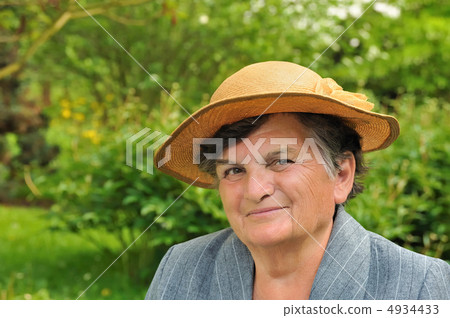 Senior woman - portrait Senior woman - portrait 4934433
