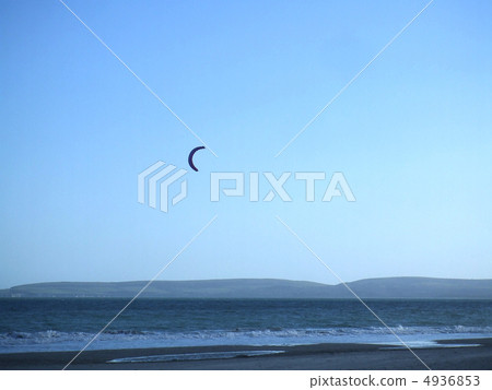 Crescent Moon on the Sea 4936853