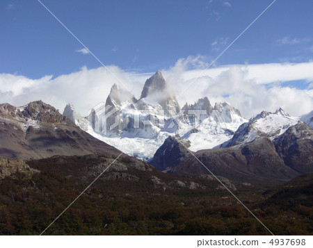 菲茨羅伊山在巴塔哥尼亞 4937698