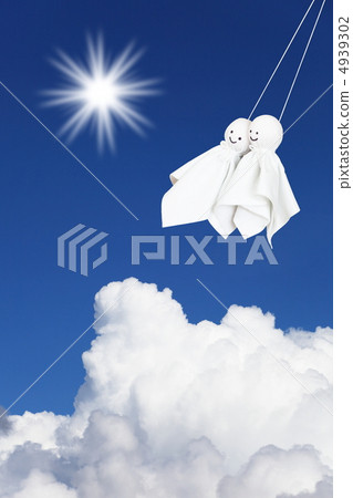 The skies of the rainy season and flying birds 4939302